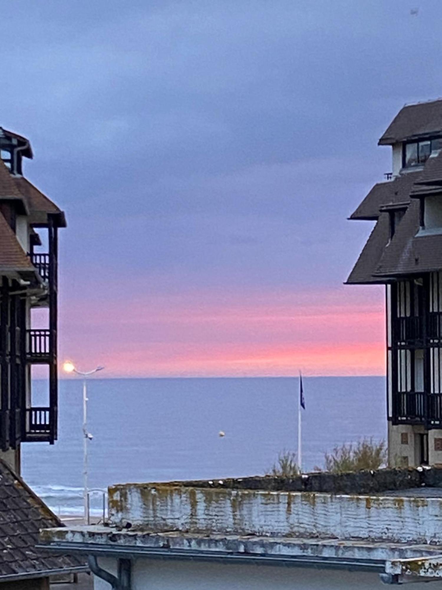 Appartement 65M2 Avec Balcon Vues Partielles Mer A 150M De La Plage Et Centre, Wifi Et Parking Prive Blonville-sur-Mer Eksteriør billede